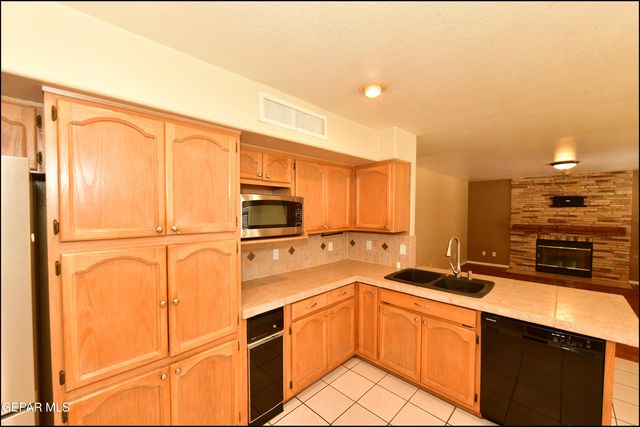 6435 LOMA DE CRISTO Drive, El Paso, TX 79912