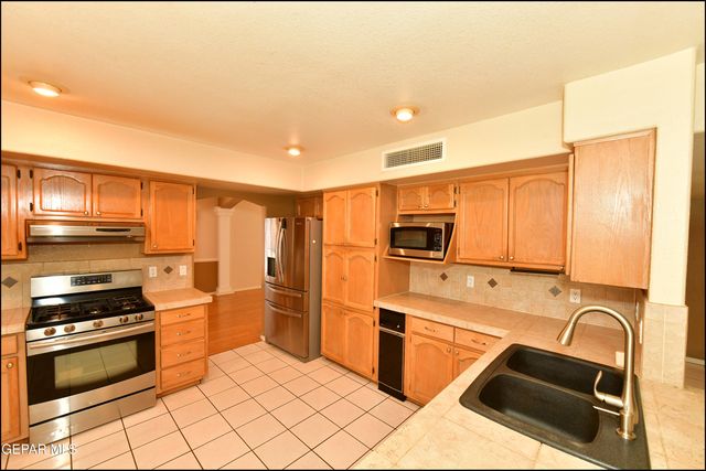 6435 LOMA DE CRISTO Drive, El Paso, TX 79912