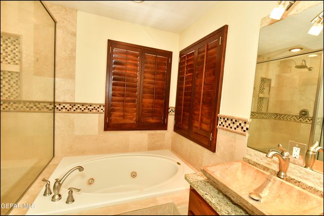 6435 LOMA DE CRISTO Drive, El Paso, TX 79912