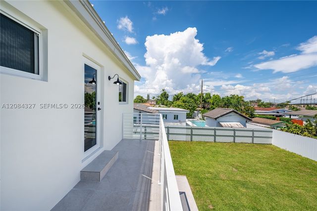 9361 SW 27th St, Miami, FL 33165