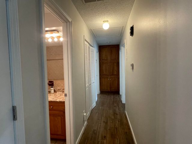 3859 S Hillcrest Avenue, Springfield, MO 65807