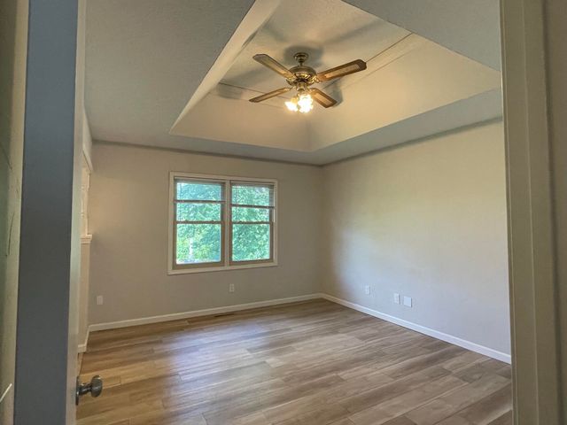 3859 S Hillcrest Avenue, Springfield, MO 65807