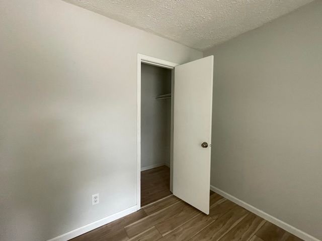 3859 S Hillcrest Avenue, Springfield, MO 65807