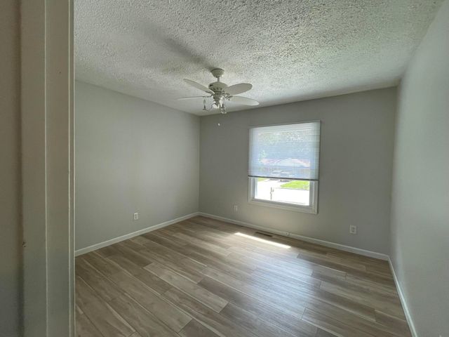 3859 S Hillcrest Avenue, Springfield, MO 65807