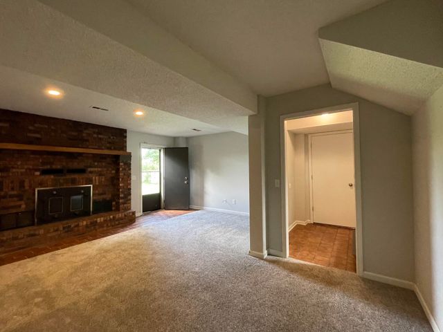 3859 S Hillcrest Avenue, Springfield, MO 65807