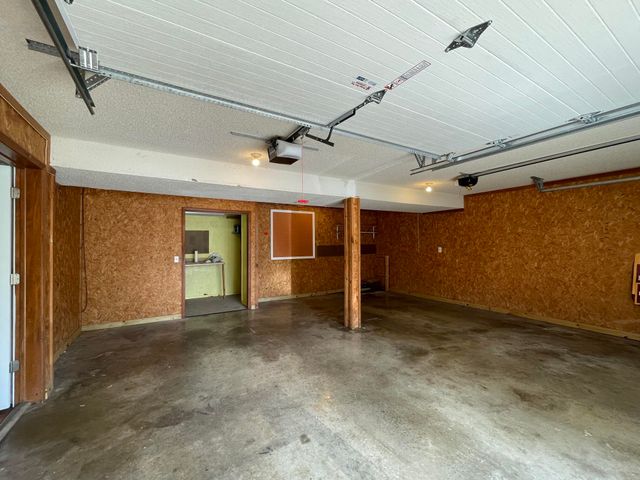 3859 S Hillcrest Avenue, Springfield, MO 65807
