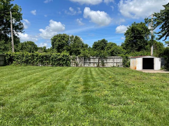 3859 S Hillcrest Avenue, Springfield, MO 65807