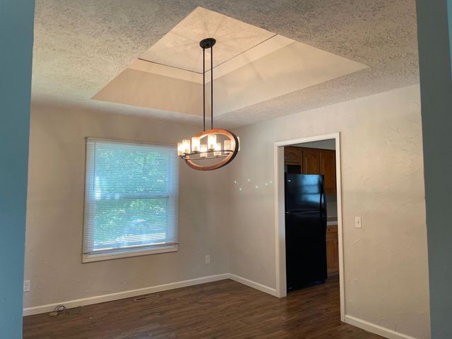 3859 S Hillcrest Avenue, Springfield, MO 65807