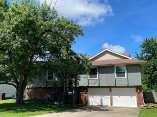 3859 S Hillcrest Avenue, Springfield, MO 65807