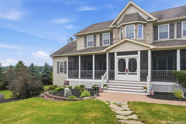 161 Bergen Circle, Slate Hill, NY 10973