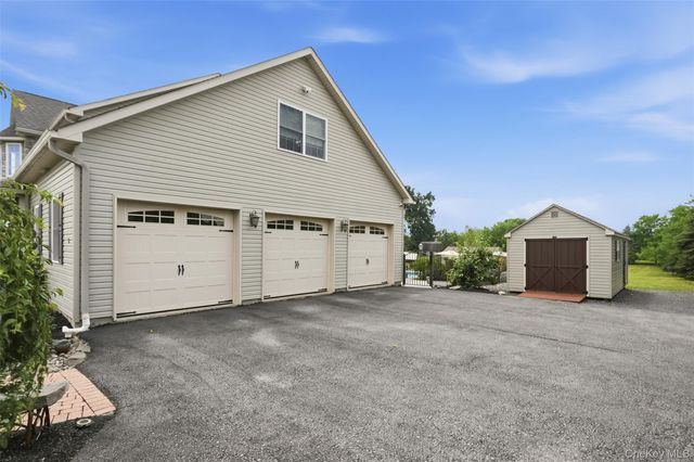 161 Bergen Circle, Slate Hill, NY 10973