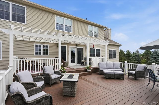 161 Bergen Circle, Slate Hill, NY 10973