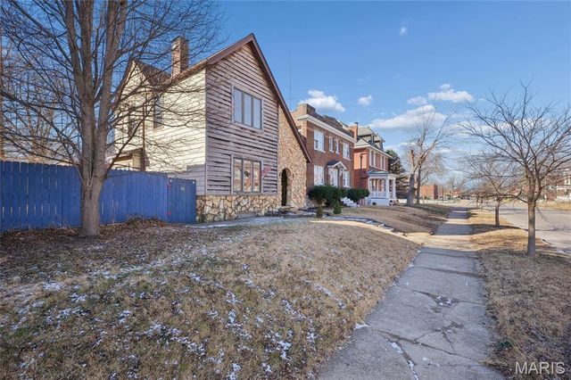 612 Bates Street, St Louis, MO 63111