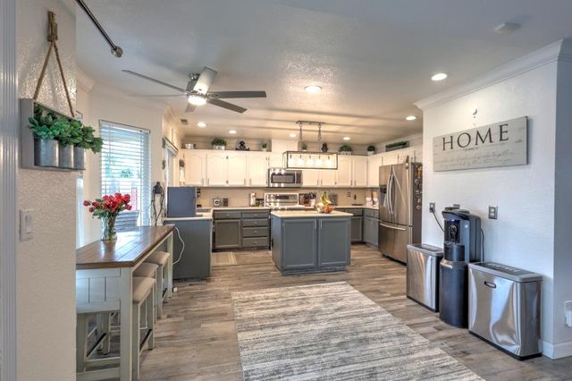 2820 Glasgow Dr, Ceres, CA 95307