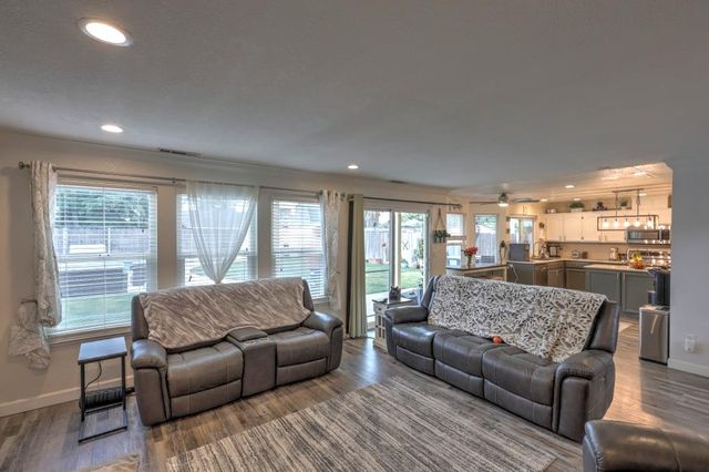 2820 Glasgow Dr, Ceres, CA 95307