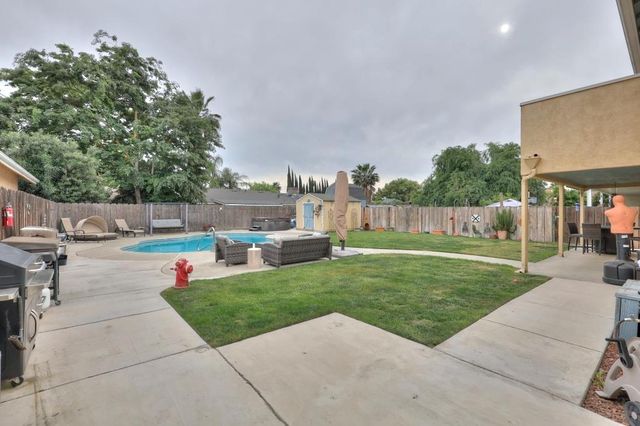 2820 Glasgow Dr, Ceres, CA 95307