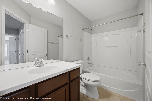 337 Devoe Drive 337, Oswego, IL 60543
