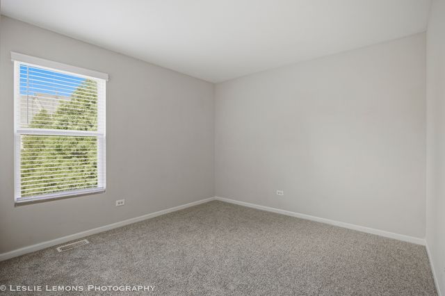 337 Devoe Drive 337, Oswego, IL 60543