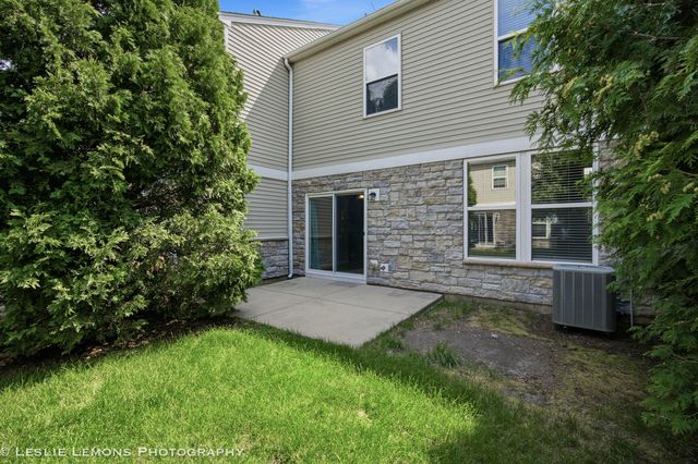 337 Devoe Drive 337, Oswego, IL 60543