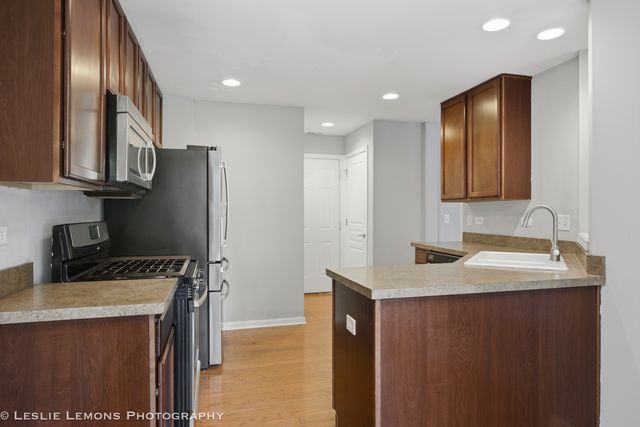 337 Devoe Drive 337, Oswego, IL 60543