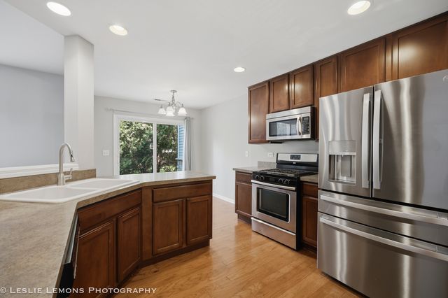 337 Devoe Drive 337, Oswego, IL 60543