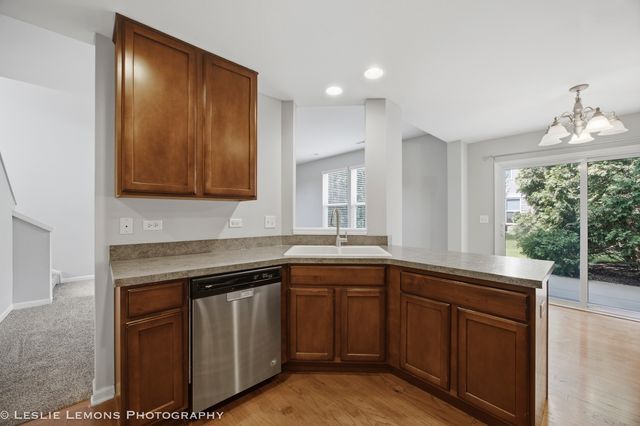 337 Devoe Drive 337, Oswego, IL 60543