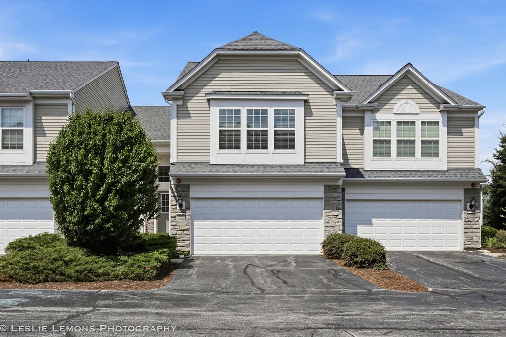 337 Devoe Drive 337, Oswego, IL 60543