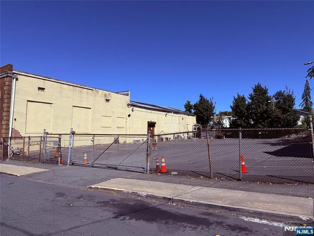 154 Eastern Parkway, Irvington, NJ 07111