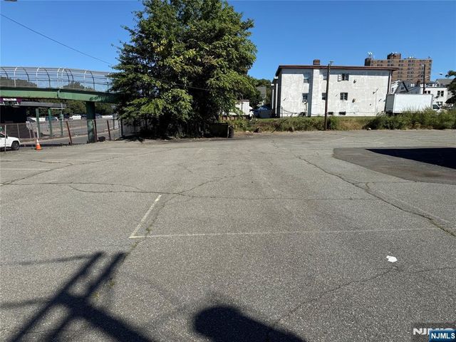 154 Eastern Parkway, Irvington, NJ 07111