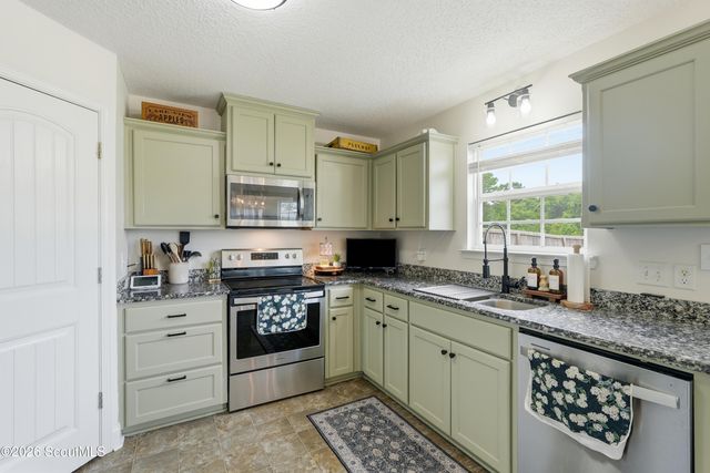 84 Autumn Rift Road, Midway, GA 31320