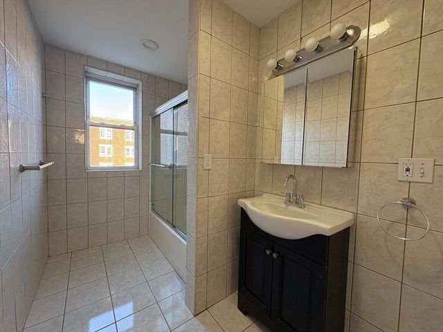 73 Thatcher St 202, Brookline, MA 02446