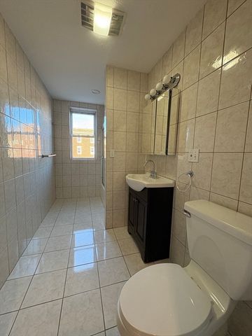 73 Thatcher St 202, Brookline, MA 02446