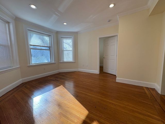 73 Thatcher St 202, Brookline, MA 02446