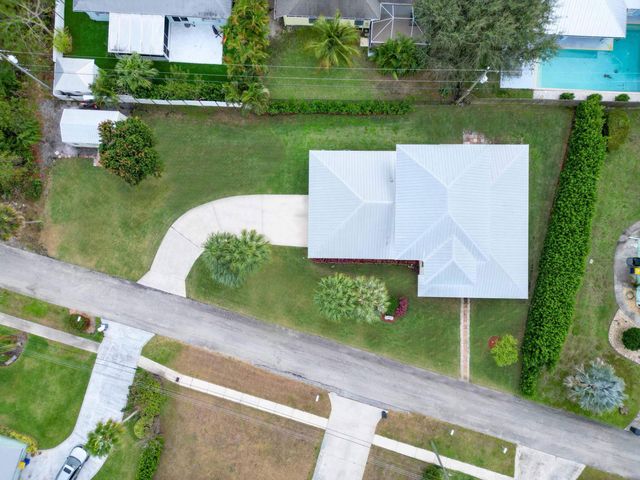9322 SE Athena Street, Hobe Sound, FL 33455