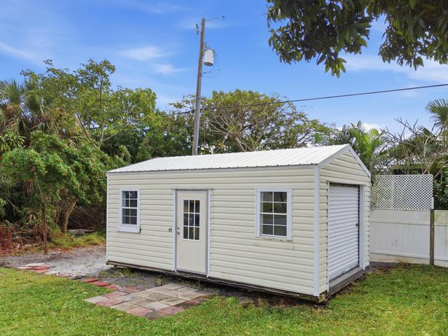 9322 SE Athena Street, Hobe Sound, FL 33455