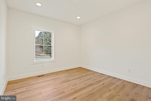 335 E SNYDER CORNER RD, Red Lion, PA 17356