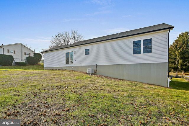 335 E SNYDER CORNER RD, Red Lion, PA 17356