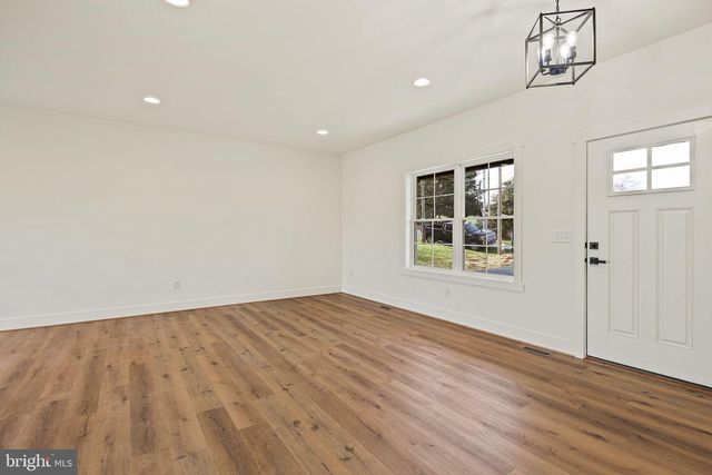 335 E SNYDER CORNER RD, Red Lion, PA 17356