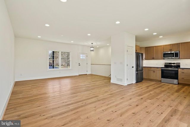 335 E SNYDER CORNER RD, Red Lion, PA 17356