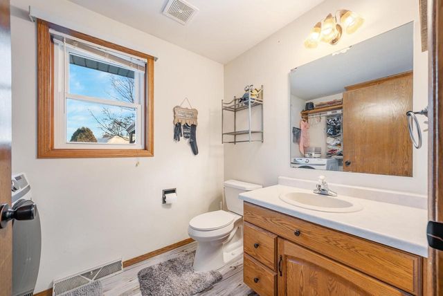 1249 FIELDVIEW DRIVE, Menasha, WI 54952