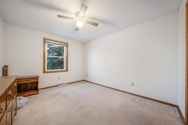 1249 FIELDVIEW DRIVE, Menasha, WI 54952