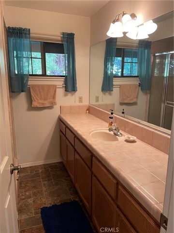 6735 Lakefront Dr, Magalia, CA 95954