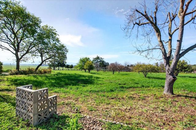 621 Carpenter Drive, Hollister, CA 95023