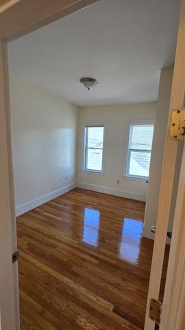 25 Angell 3, Boston, MA 02124