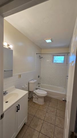 25 Angell 3, Boston, MA 02124