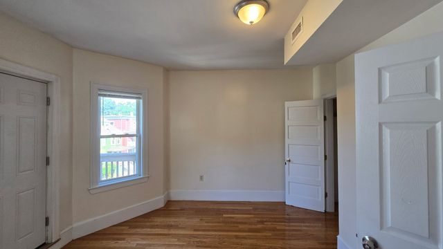 25 Angell 3, Boston, MA 02124