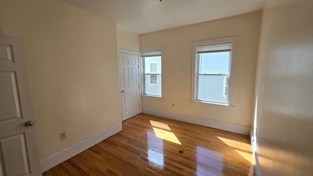 25 Angell 3, Boston, MA 02124
