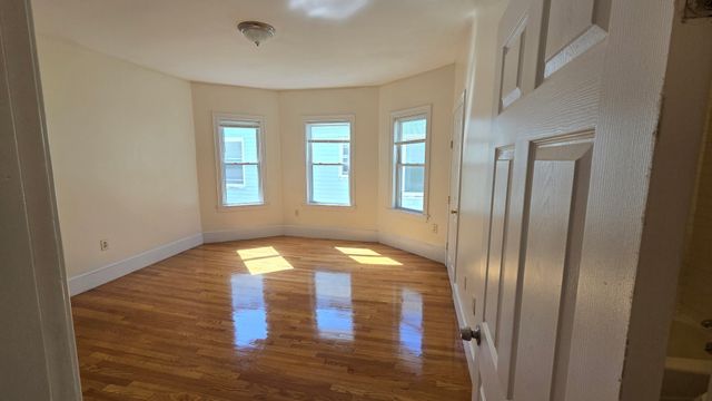 25 Angell 3, Boston, MA 02124