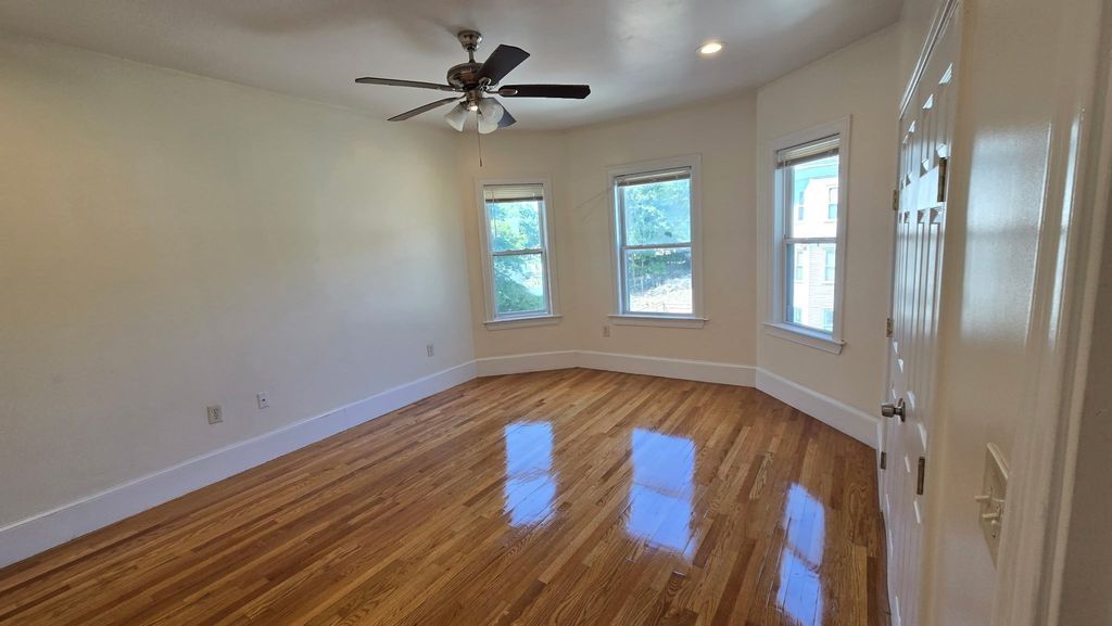 25 Angell 3, Boston, MA 02124