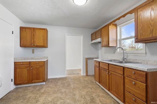 805 W 15th Street, Muncie, IN 47302